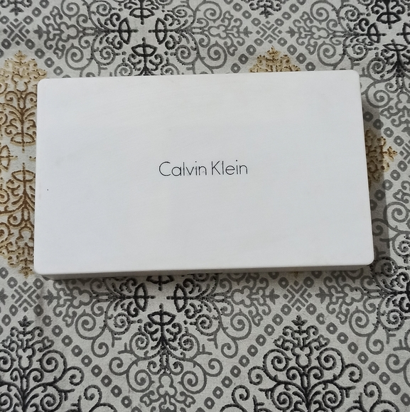 Calvin Klein - Picture 2 of 7